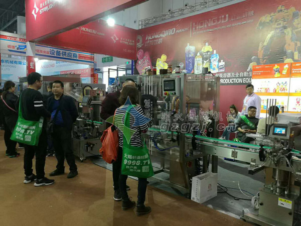 全自动双头酱料灌装旋盖一体机